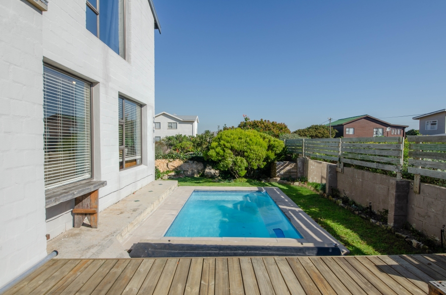 4 Bedroom Property for Sale in Pringle Bay Western Cape